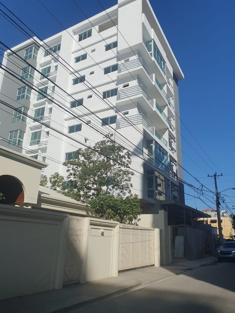 Apartamento en venta en Evaristo Morales, Santo Domingo.