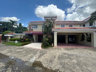 Casa en venta en Las Praderas en Santo Domingo