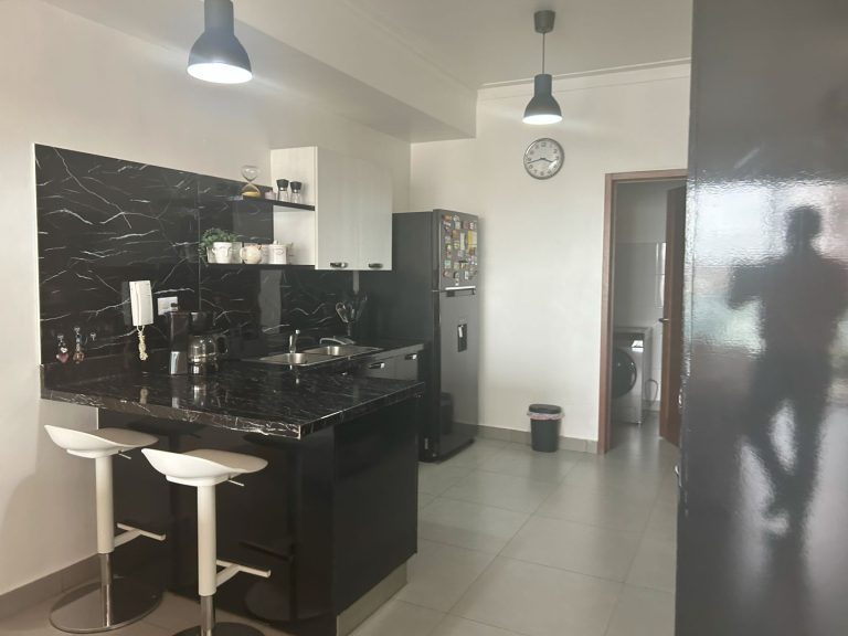 Apartamento en Venta Serralles Amueblado.